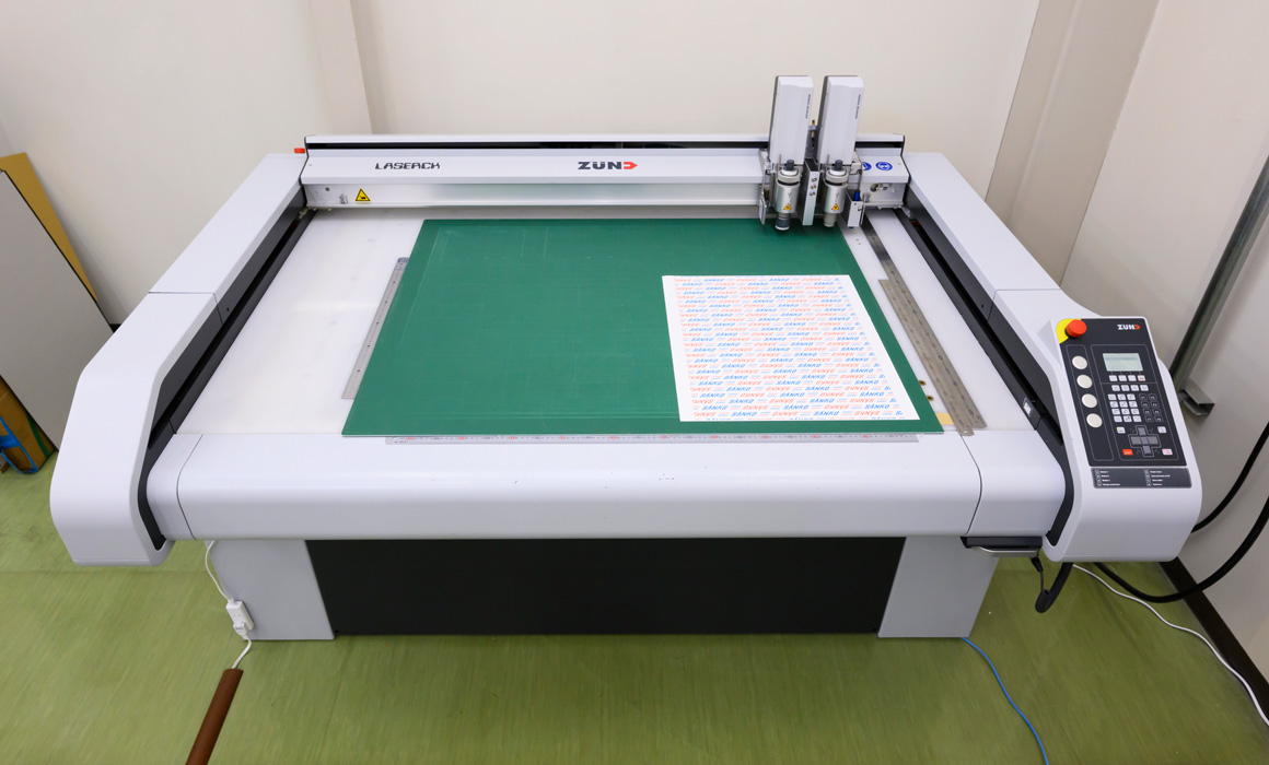 サンプルカット機でのサンプル作成