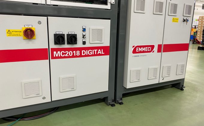 EMMECI社製 全自動貼箱製函機「MC2018 デジタル」を導入